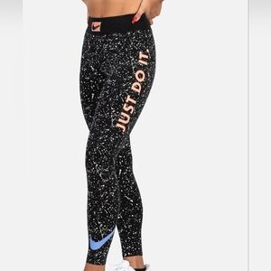 Nike Sportswear Leg-A-See High-Rise Leggings